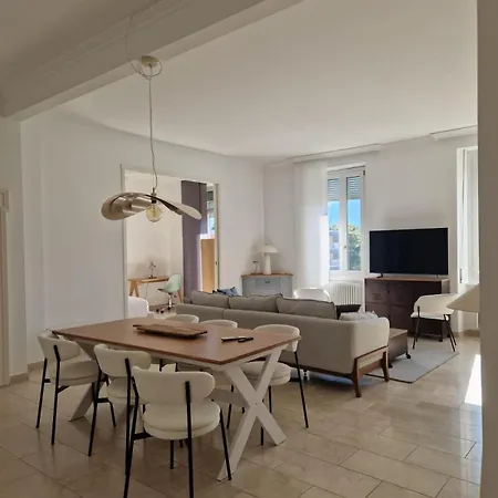 Magnolia - High Standing Floor Apartment